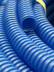Труба гофрированная ПНД для металлопластиковых труб d32 синяя (50 м) 3