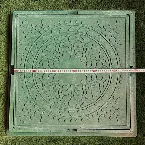 Люк квадрат (до 1т.) зеленый, полимерно-песчаный 2